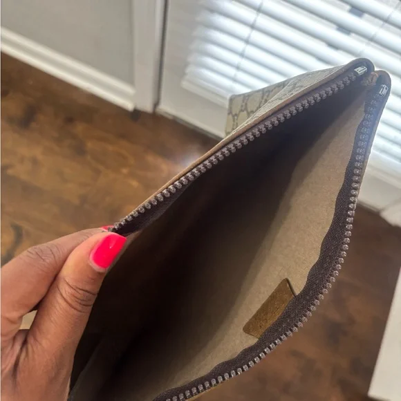 Gucci Beige and Brown Monogram Clutch - Picture 4 of 5